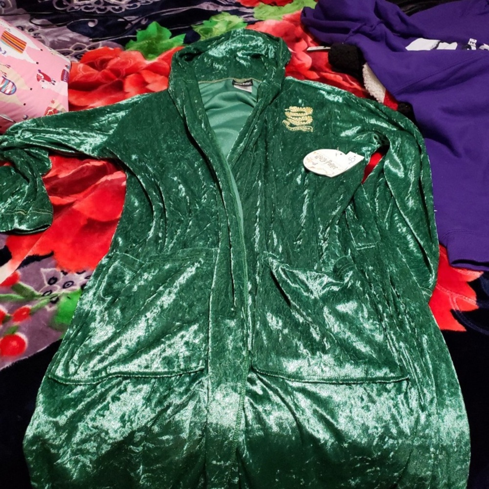 Harry Potter Slytherin Robe - Picture 5 of 5